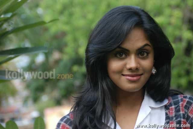 Karthika In Ko Movie Special Show Photos 02