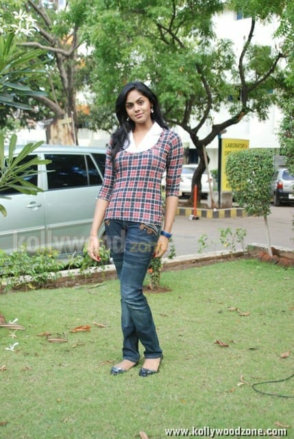 Karthika In Ko Movie Special Show Photos 08