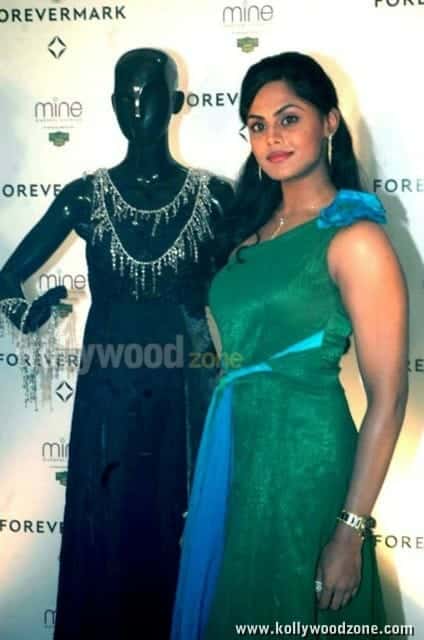 Karthika Nair Launches Malabar Gold Diamonds Photos 08