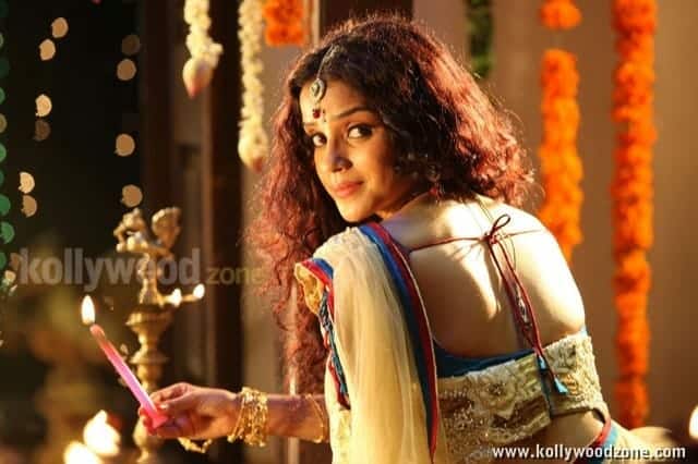 Koottam Movie Heroine Piaa Bajpai Hot Photos 21