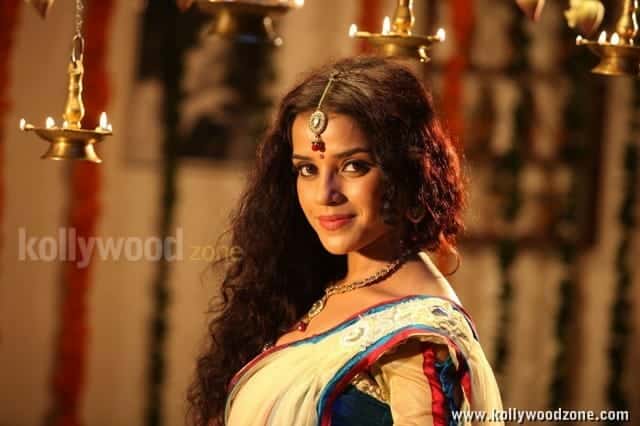 Koottam Movie Heroine Piaa Bajpai Hot Photos 23