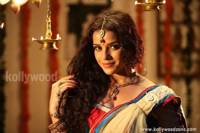 Koottam Movie Heroine Piaa Bajpai Hot Photos 28