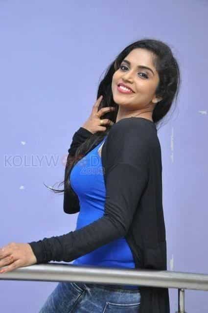 Malayalam Actress Karunya Chowdary Hot Cleavage Photos 15