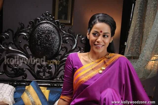 Mumaith Khan Spicy Saree Pictures 22 (174346) | Kollywood Zone