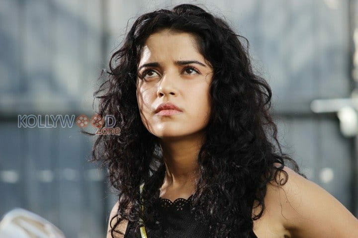 Nerungi Vaa Muthamidathe Heroine Piaa Bajpai Photos 03