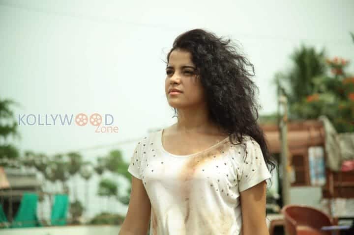 Nerungi Vaa Muthamidathe Heroine Piaa Bajpai Photos 05