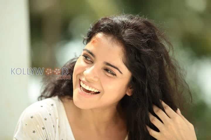 Nerungi Vaa Muthamidathe Heroine Piaa Bajpai Photos 07