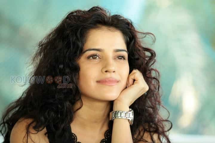 Nerungi Vaa Muthamidathe Movie Heroine Piaa Bajpai Stills 03