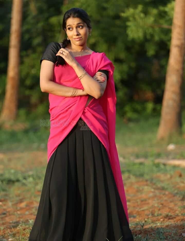 Actress Rashmi Gautam in Guntur Talkies Movie Photos