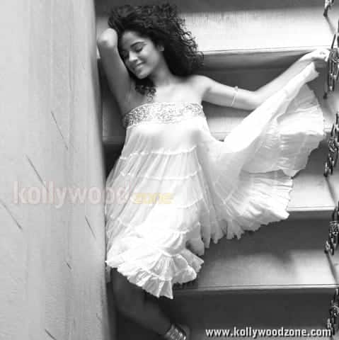 Piaa Bajpai Sexy Pictures 20