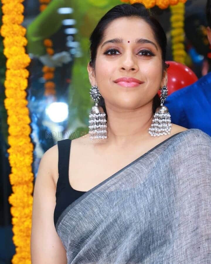 Anchor Rashmi Gautam Latest Photoshoot in Saree