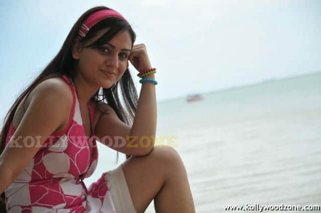 Sexy Actress Aksha Stills 03