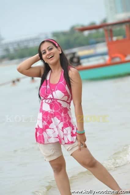 Sexy Actress Aksha Stills 52