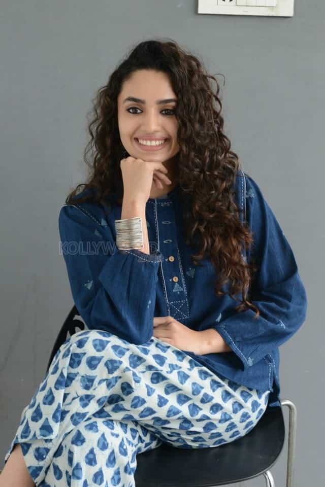 Taxiwaala Movie Actress Malavika Nair Interview Photos 01