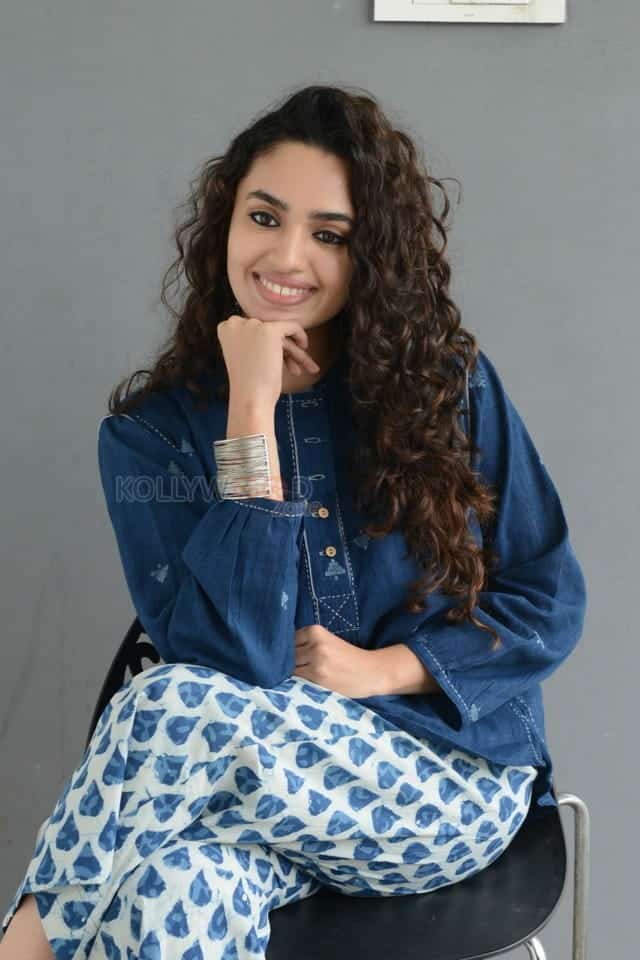 Taxiwaala Movie Actress Malavika Nair Interview Photos 02