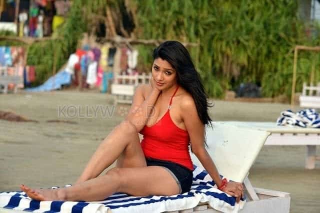 Telugu Hot Actress Kesha Khambhati Sexy Pictures 17