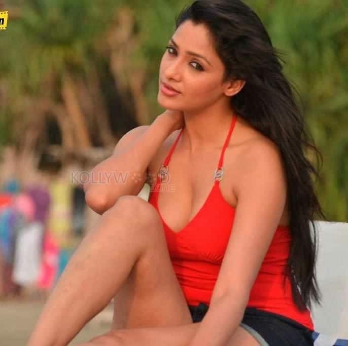 Telugu Hot Actress Kesha Khambhati Sexy Pictures 20