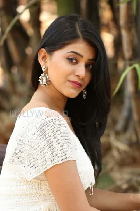 Actress Yamini Bhaskar Photoshoot Stills 01