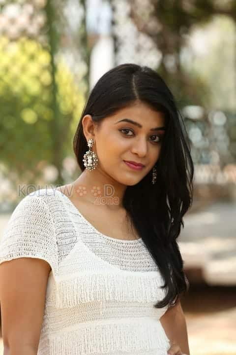 Actress Yamini Bhaskar Photoshoot Stills 16