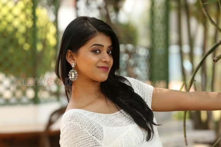 Actress Yamini Bhaskar Photoshoot Stills 19