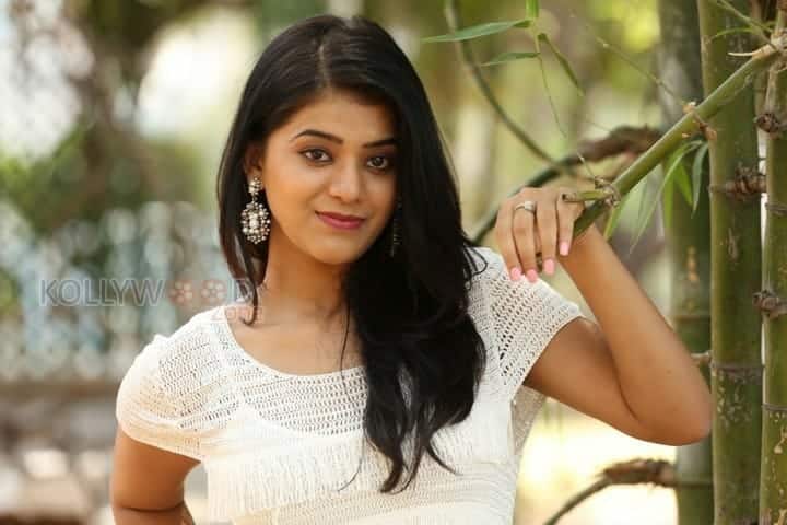 Actress Yamini Bhaskar Photoshoot Stills 23