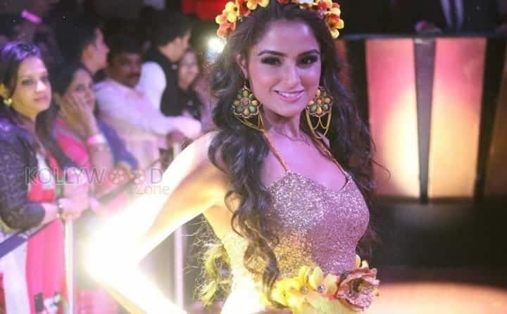 Asmita Sood At The Pink Affair Fashion Show Rampwalk Photos 05