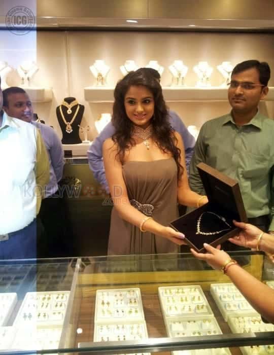 Sexy Actress Asmitha Sood At Joy Alukkas Showroom Pictures 02