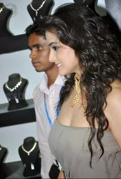 Sexy Actress Asmitha Sood At Joy Alukkas Showroom Pictures 12