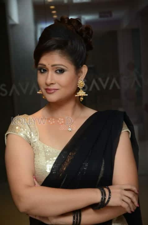 Shilpa Chakravarthy Sexy Black Saree Photos 25