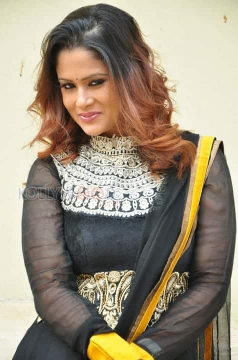 Telugu Actress Shilpa Chakravarthy New Stills 11