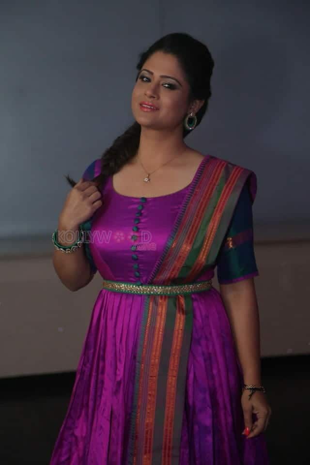 Telugu Anchor Shilpa Chakravarthy Photo Shoot Stills 05