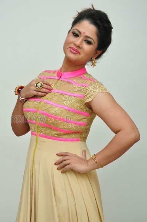 Tollywood Actress Shilpa Chakravarthy New Stills 04