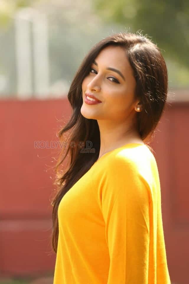 Actress Srinidhi Shetty At Kgf Success Meet Photos 01