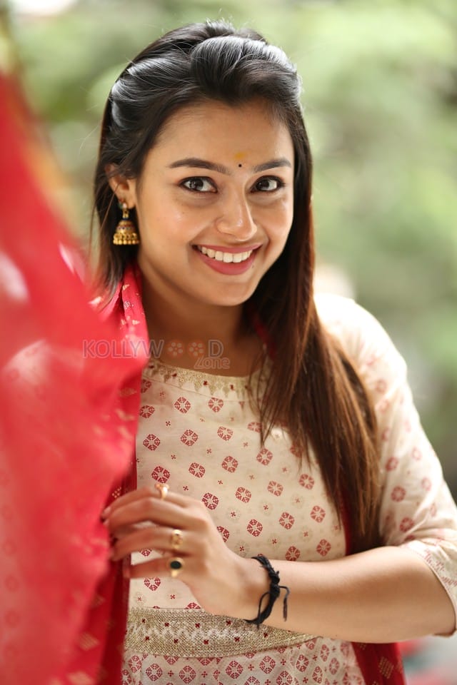 Heroine Mokksha at Alanati Ramachandrudu Interview Pictures 02