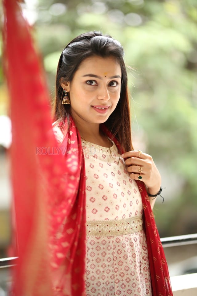 Heroine Mokksha at Alanati Ramachandrudu Interview Pictures 03