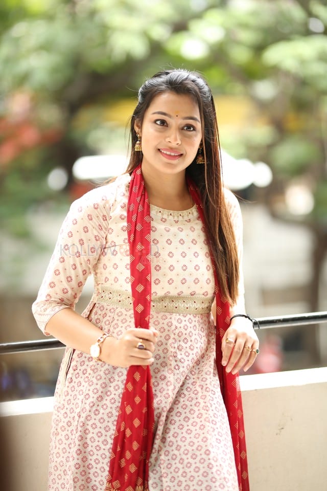 Heroine Mokksha at Alanati Ramachandrudu Interview Pictures 24