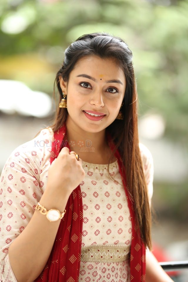 Heroine Mokksha at Alanati Ramachandrudu Interview Pictures 34