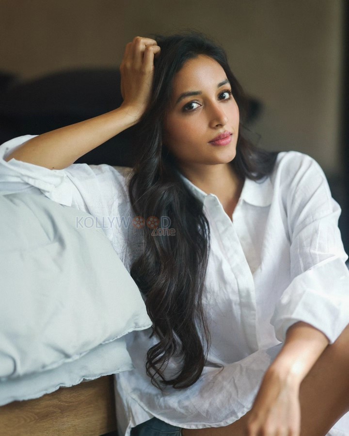 Telusu Kada Heroine Srinidhi Shetty in a White Shirt and Tiny Shorts Photos 03