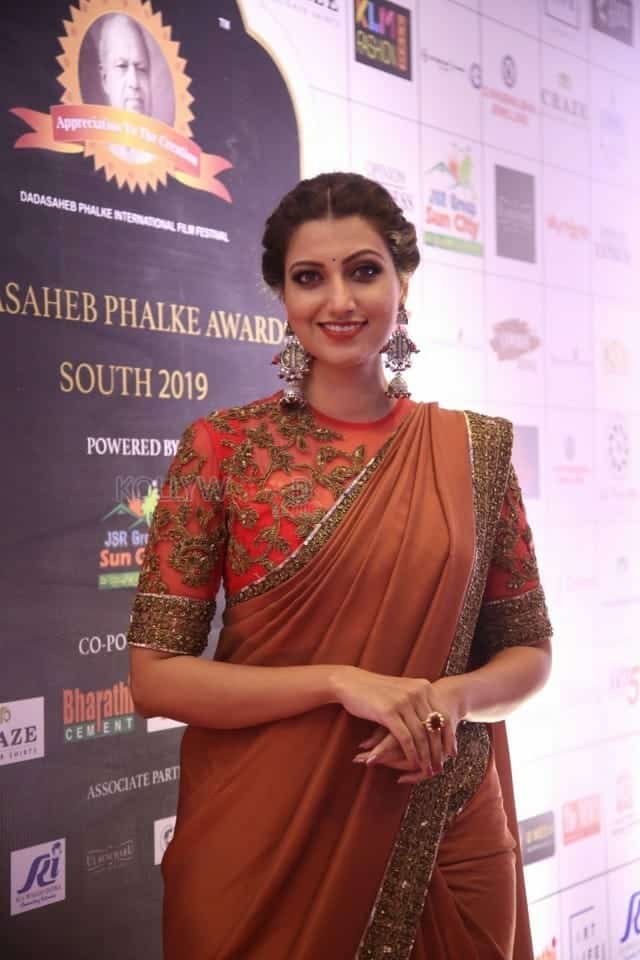 Actress Hamsa Nandini At Dadasaheb Phalke Awards South 2019 Photos 08