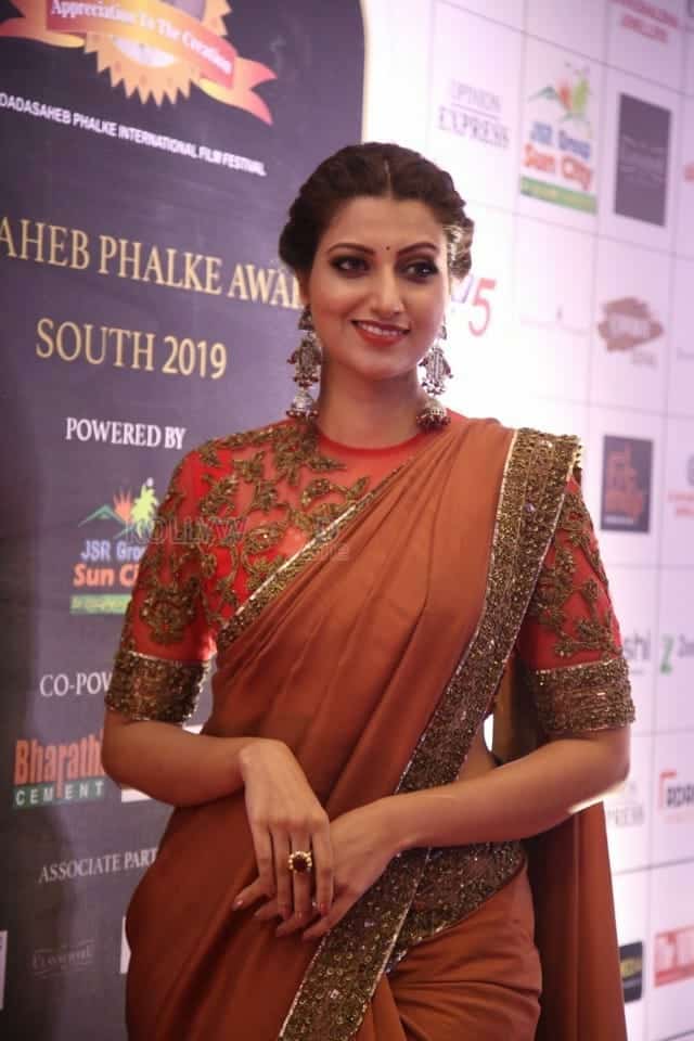 Actress Hamsa Nandini At Dadasaheb Phalke Awards South 2019 Photos 10