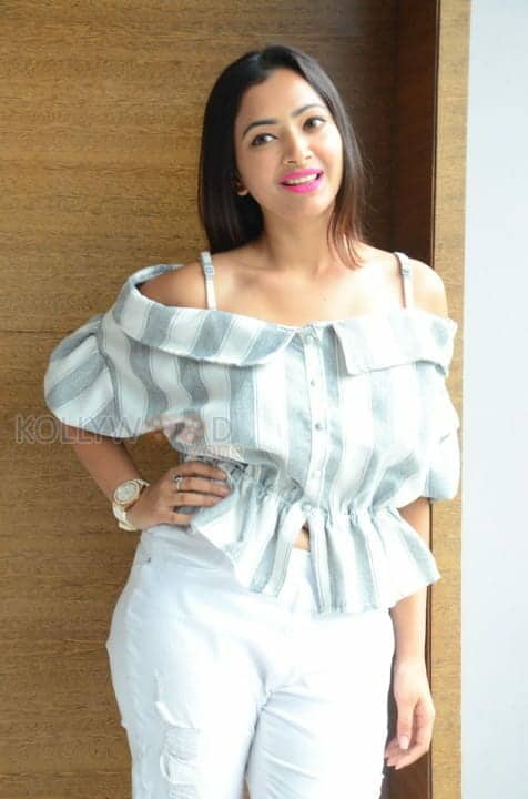 Actress Shweta Basu Prasad Photos 33