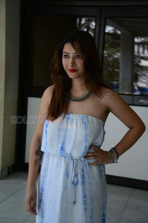 Actress Swetha Basu Prasad Sexy New Photos 07