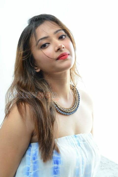 Actress Swetha Basu Prasad Sexy New Photos 20 184986 Kollywood Zone