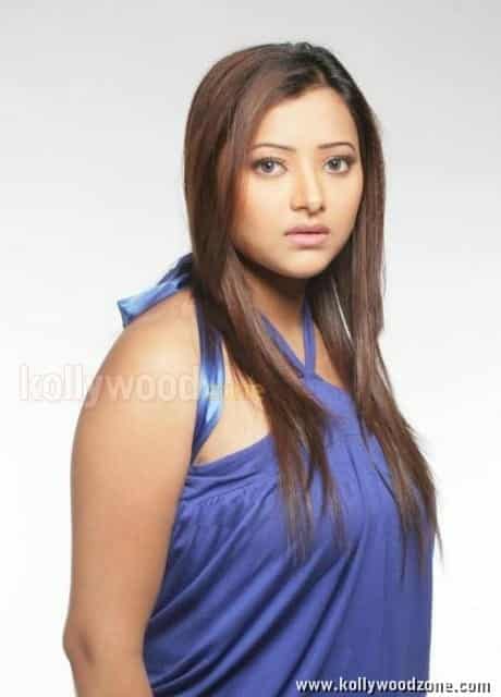 Actress Swetha Basu Sexy Pictures 04