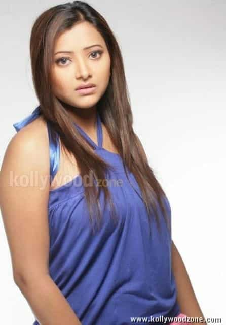 Actress Swetha Basu Sexy Pictures 06