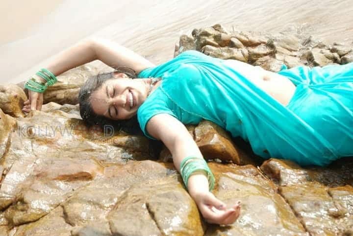 Madhavi Latha Spicy Pictures 01