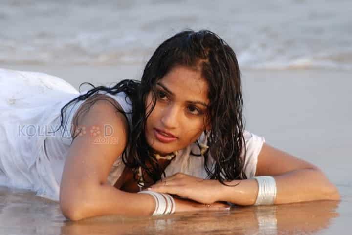 Madhavi Latha Spicy Pictures 03