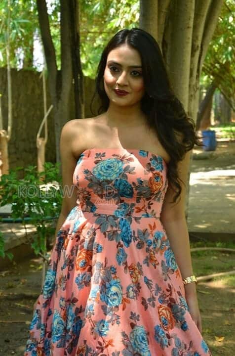 Mella Thiranthathu Manasu Heroine Nikitha Narayan Stills 01