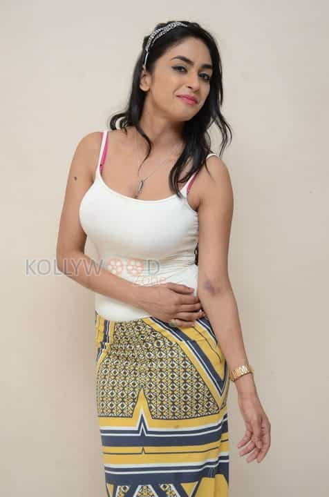 Musugu Movie Heroine Poojasri Photos 54