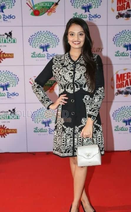 Nikitha Narayan At Memu Saitham Dinner With Stars Red Carpet Photos 07